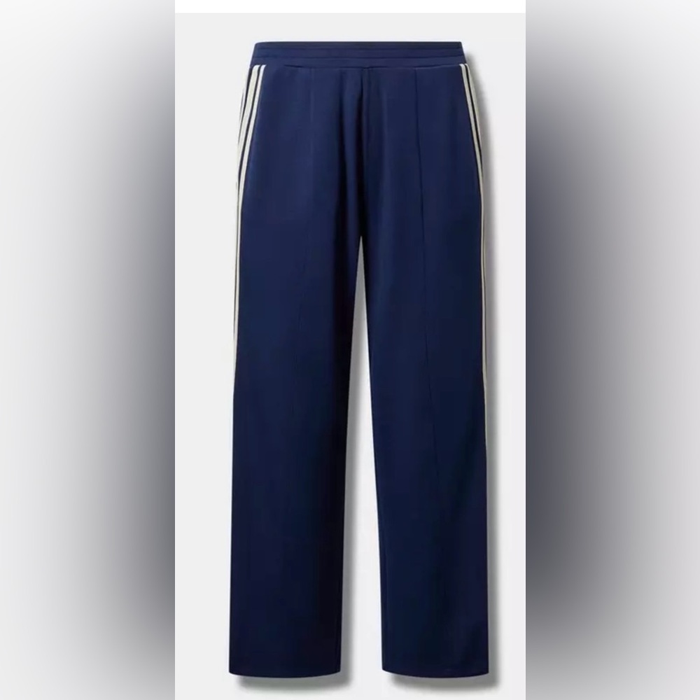 Pre-Loved Torrid Navy Track Pants Size: 2x Regular Length - Picture 2 of 10